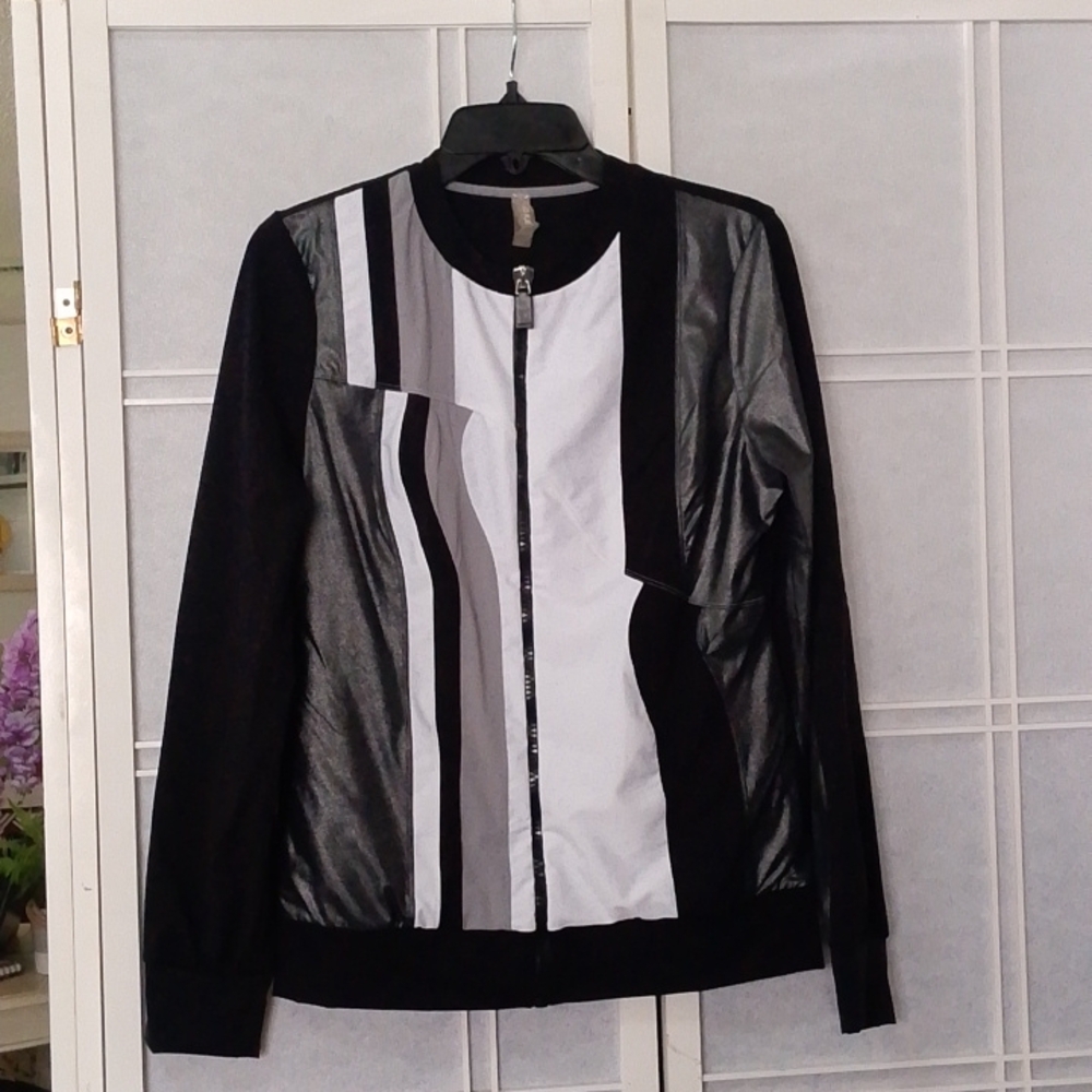 Stylish No Ka Oi Black and White Women's Jacket